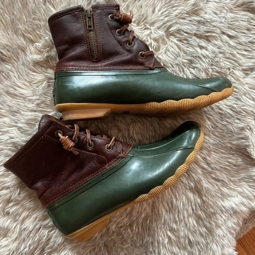 Sperry boots‎